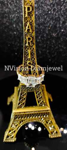 Lab Grown Emrald Shape Solitaire Exquisite Wedding Ring