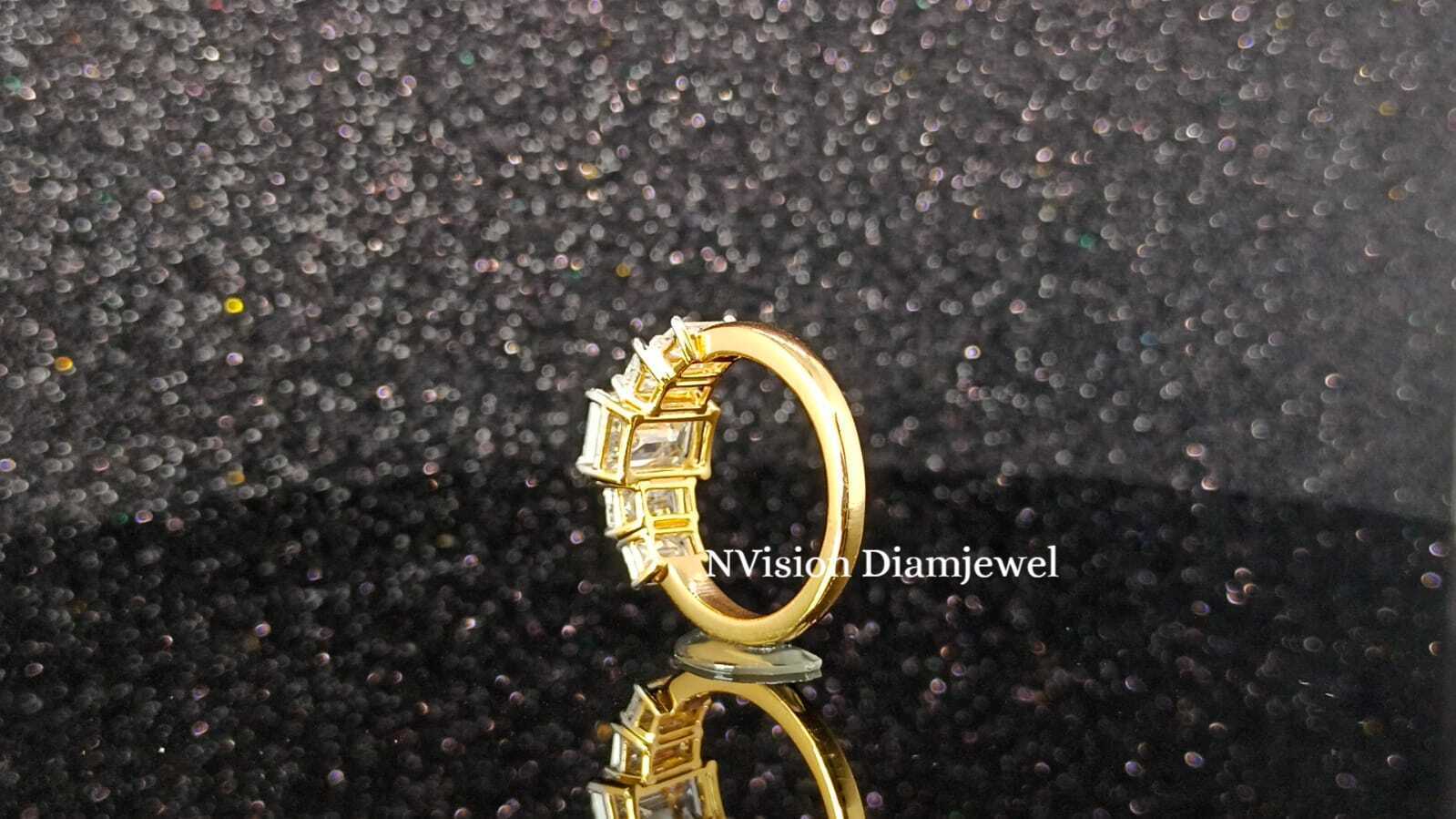 Lab Grown Emrald Shape Solitaire Exquisite Wedding Ring