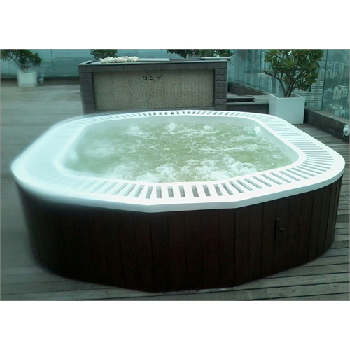 Fabricated Jacuzzi Bath Tub Application Spa at Best Price in Mumbai