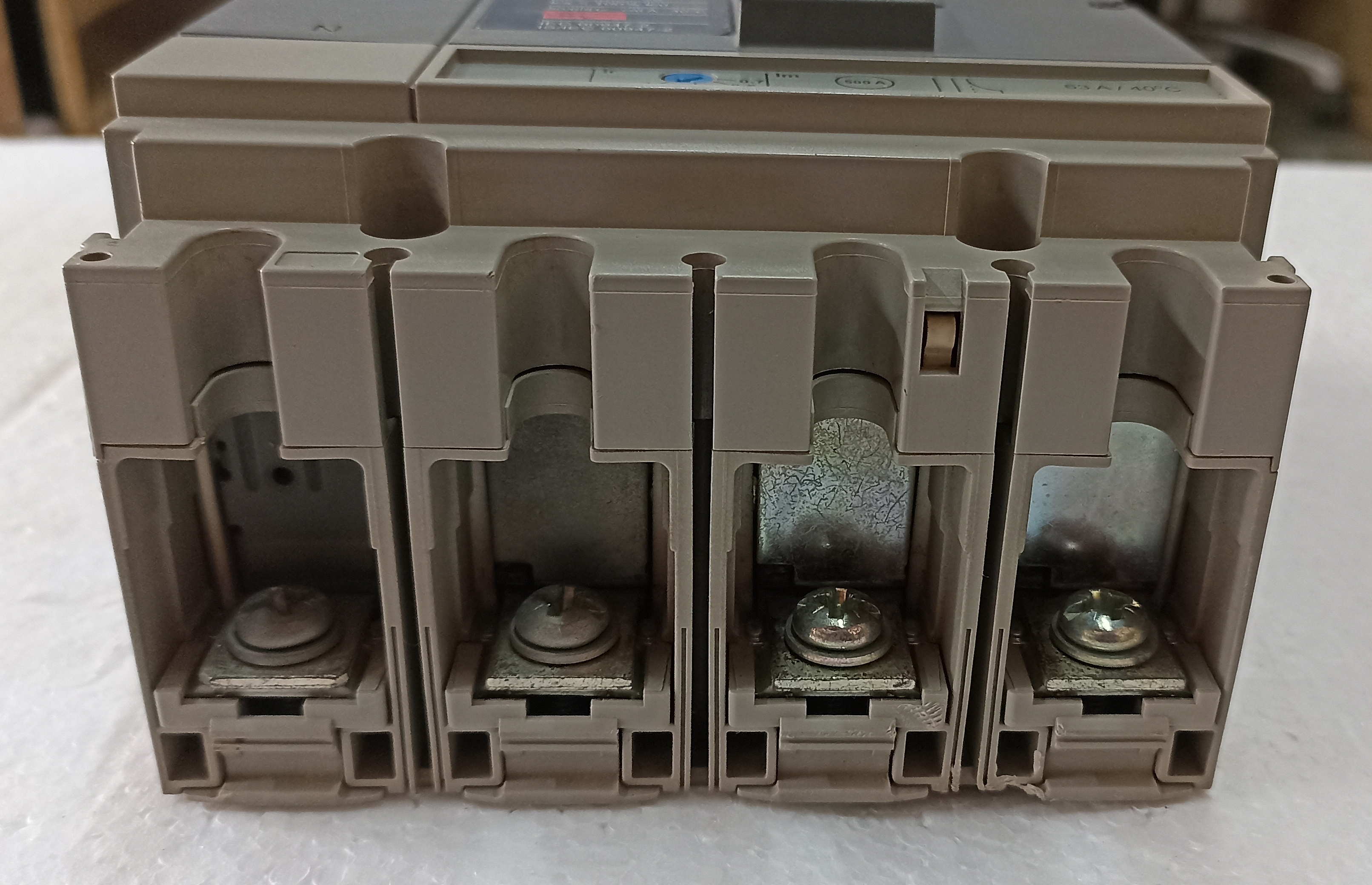 SCHNEIDER (CVS 100F) 63A 4P MCCB