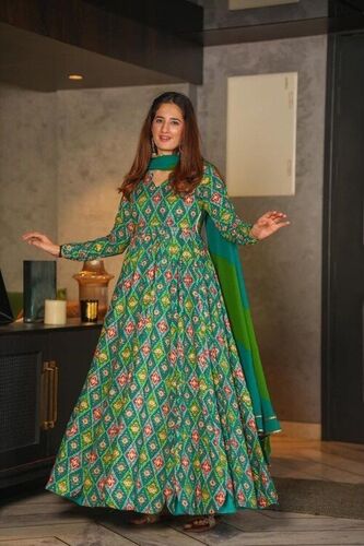 Women Beautiful Maxi Double Shaded Dyed dupptta With Kurti