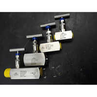 Stainless Steel Multi Port Gauge Valve - Color: Silver