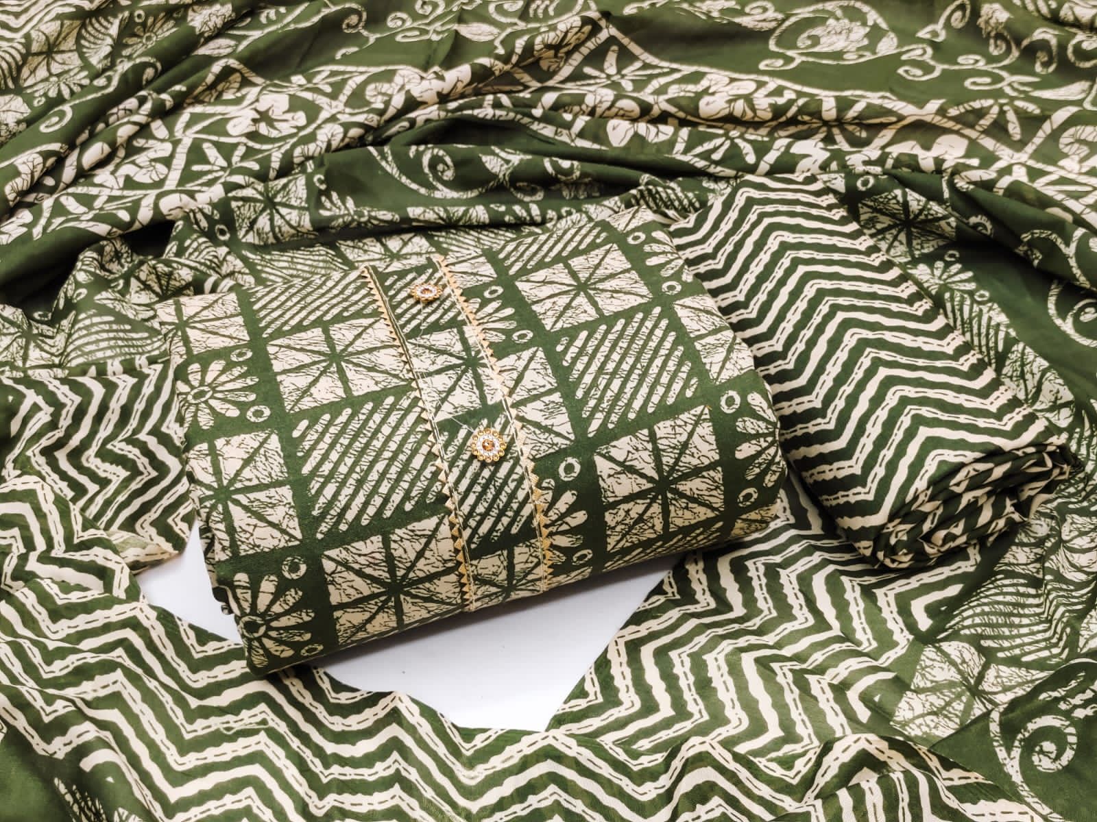 WOMEN BOUTIQUE COLLECTION FOR THIS SEASON COTTON PRINTED SUITS
