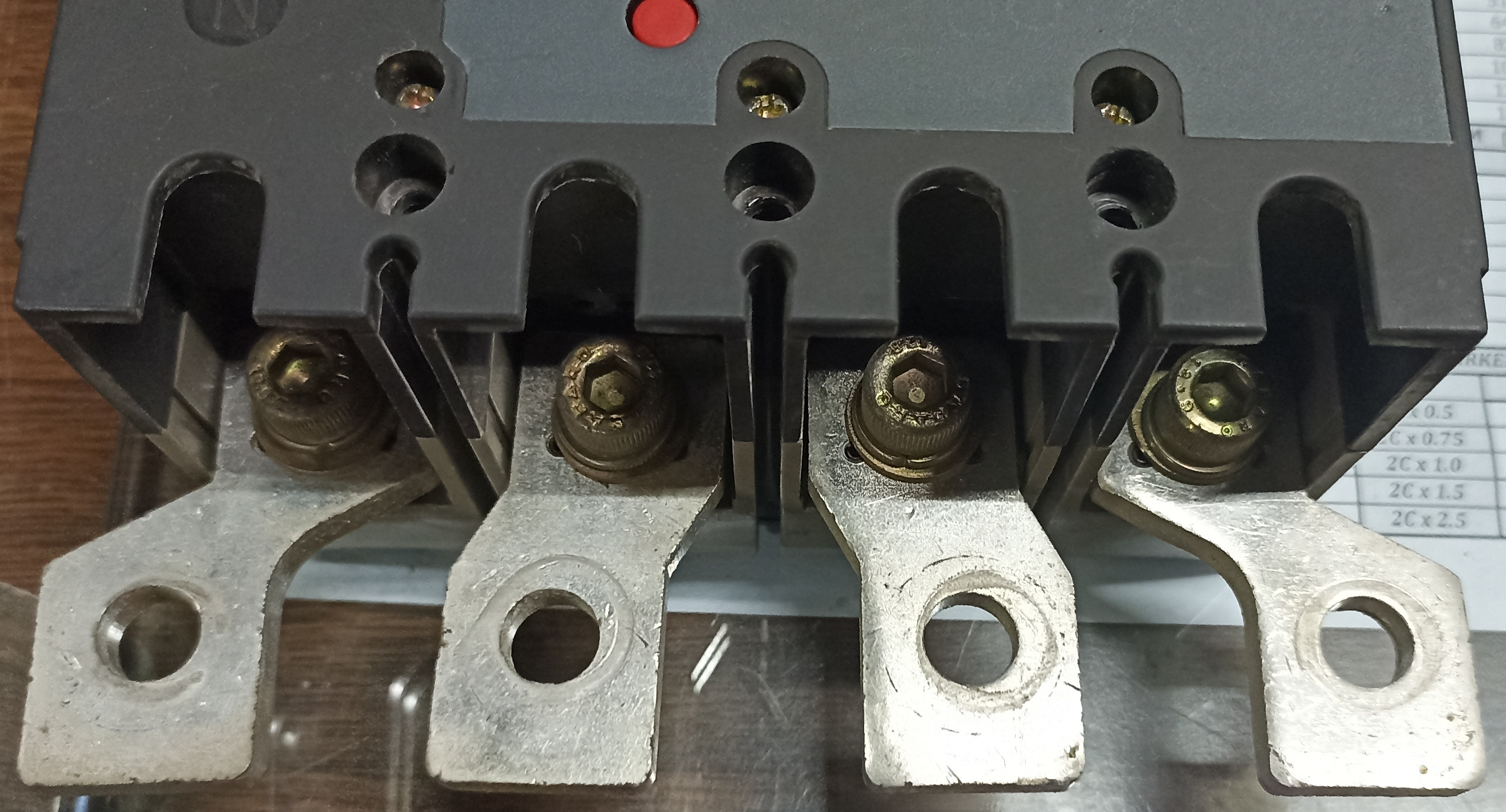 MERLIN GERIN 200A 4P MCCB