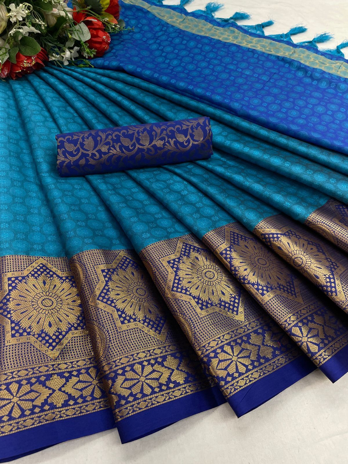 Women Aura Cotton Silk with Broad contrast jacquard Silk Saree