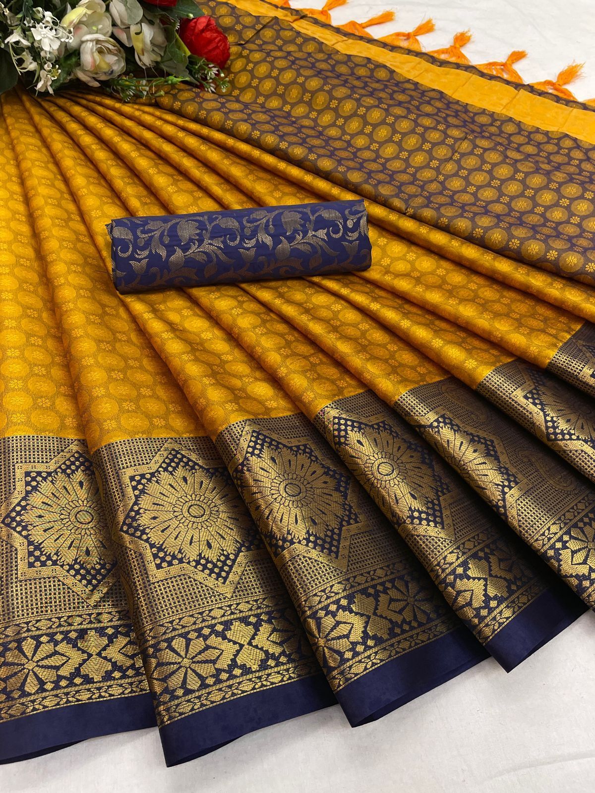 Women Aura Cotton Silk with Broad contrast jacquard Silk Saree