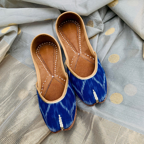 Neelofar_s Indigo Ikat Juttis