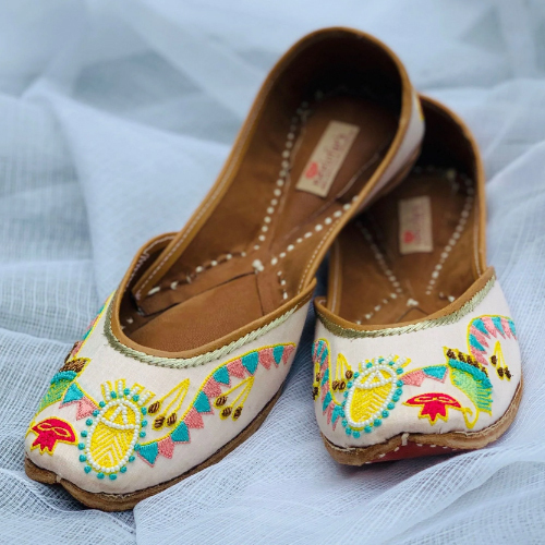 Neelofar_s Peach Colour Thread Embroidered Jutti
