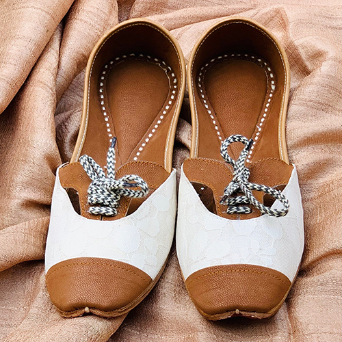 White And Brown Casual Juttis With Lace