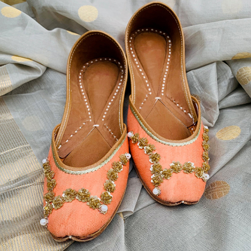 Embroidered Punjabi jutties