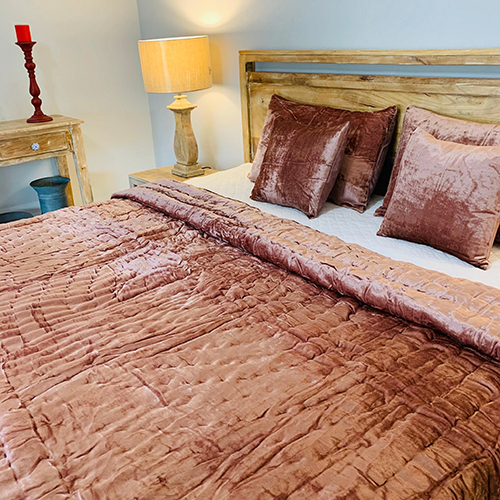 Neelofar_s Beautiful Hand Made Pink Velvet Double Quilt