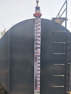 Float and board level gauge