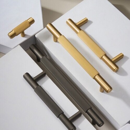 Linear Knurled Handle