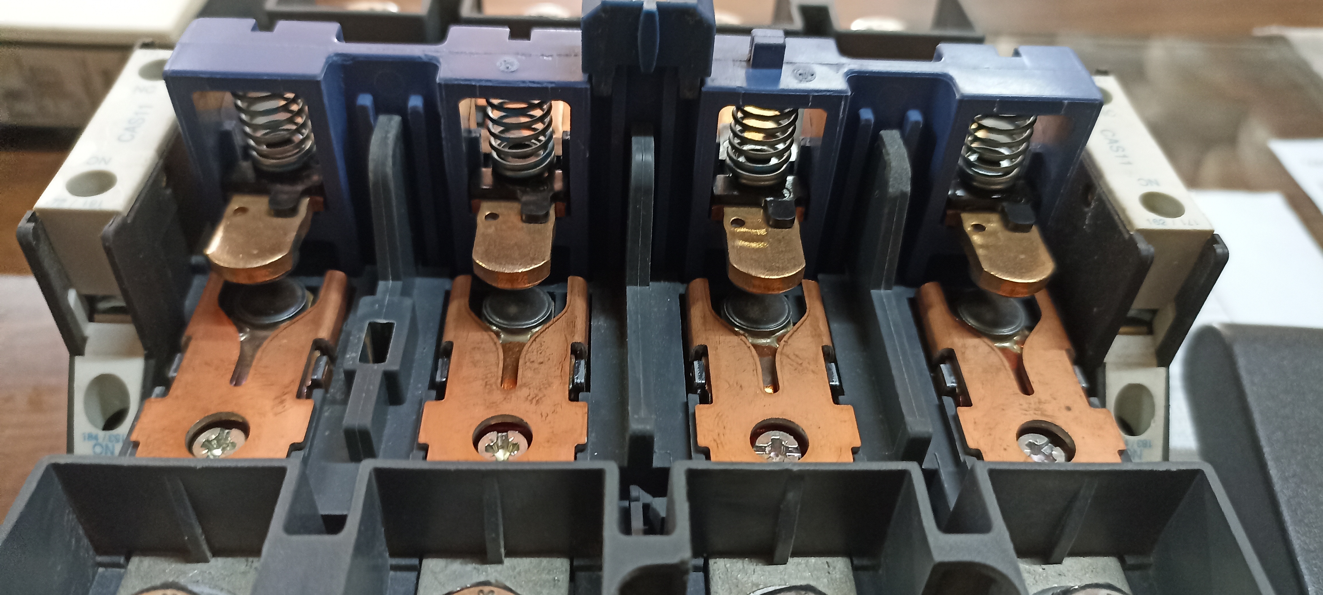 SCHNEIDER LC1D 115 - 4 POLE CONTACTOR