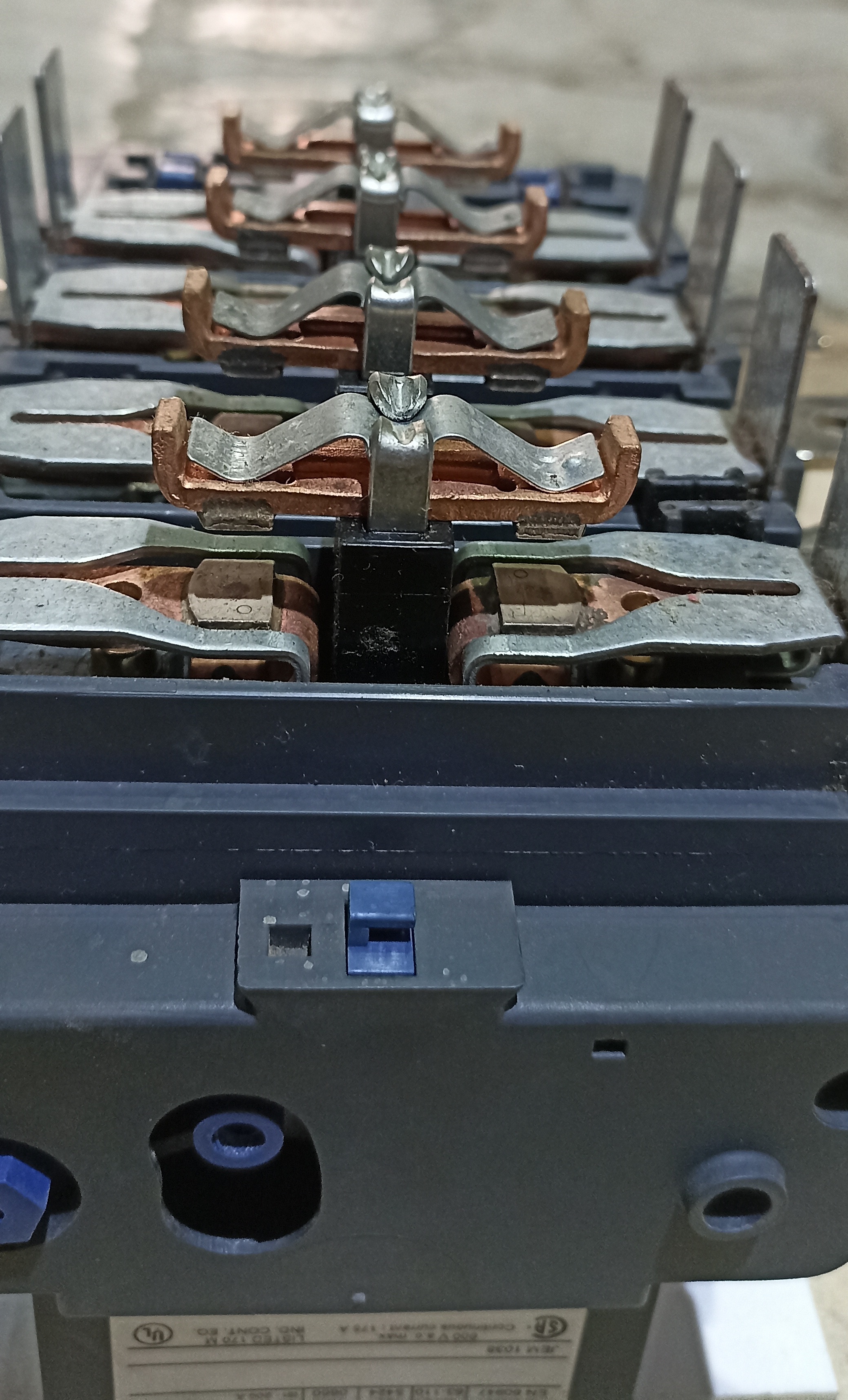 SCHNEIDER LC1F 115 - 4 POLE CONTACTOR