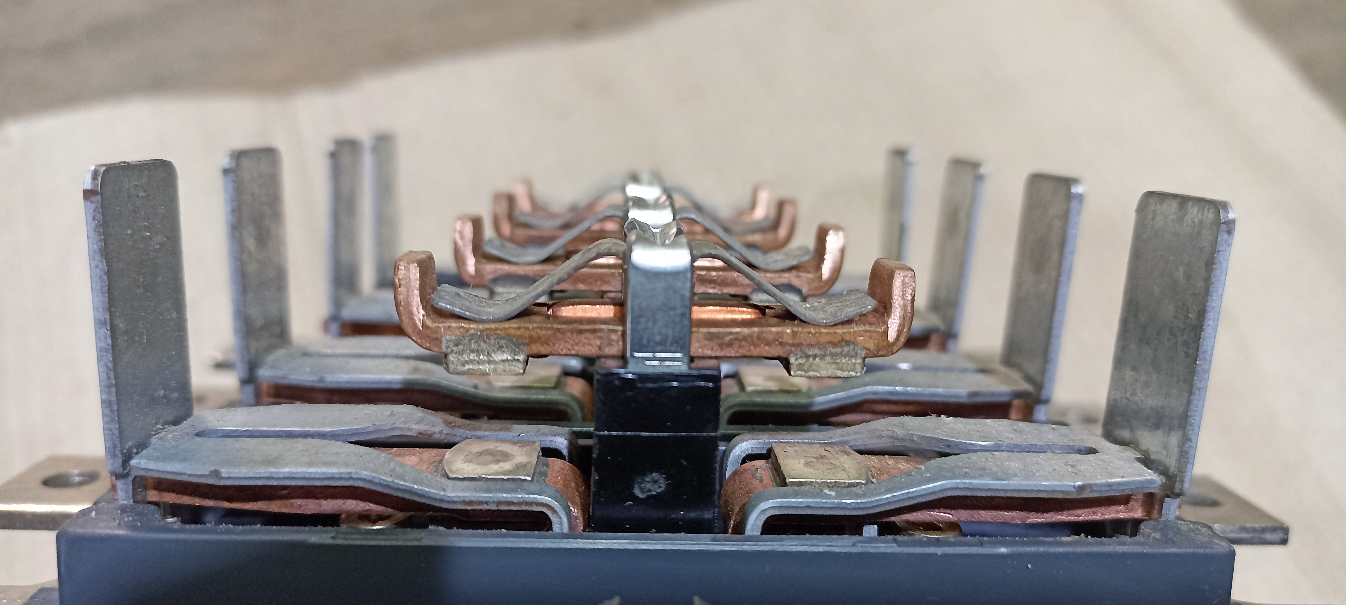 SCHNEIDER LC1F 115 - 4 POLE CONTACTOR