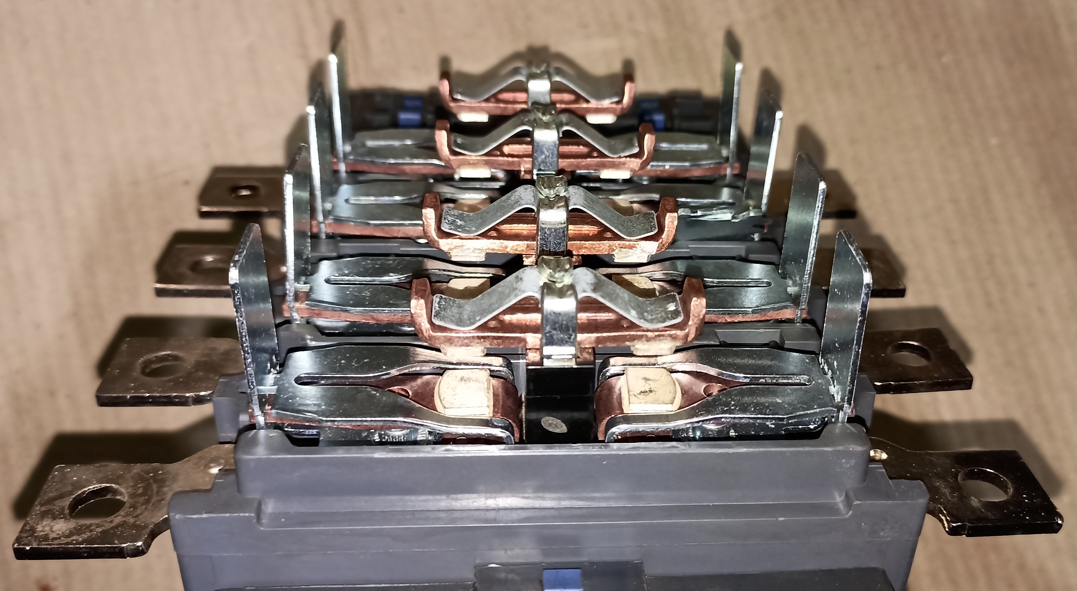 SCHNEIDER LC1F 150 - 4 POLE CONTACTOR