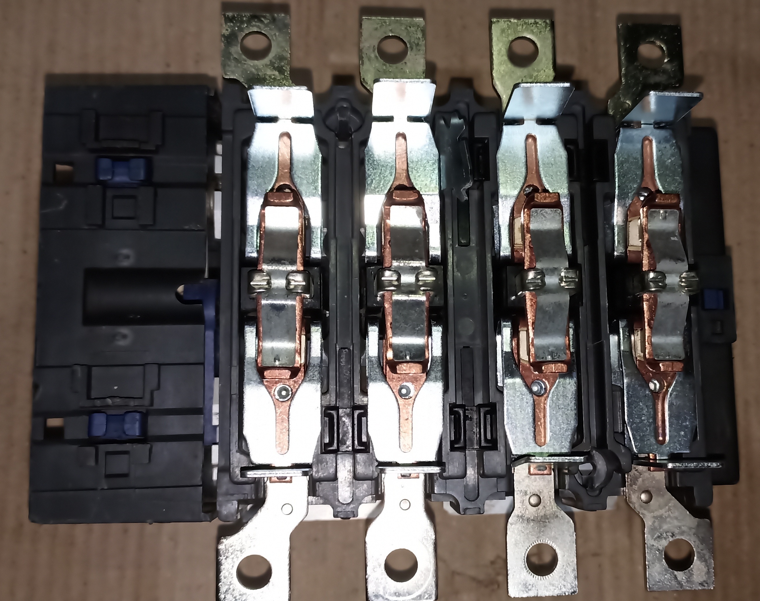 SCHNEIDER LC1F 150 - 4 POLE CONTACTOR