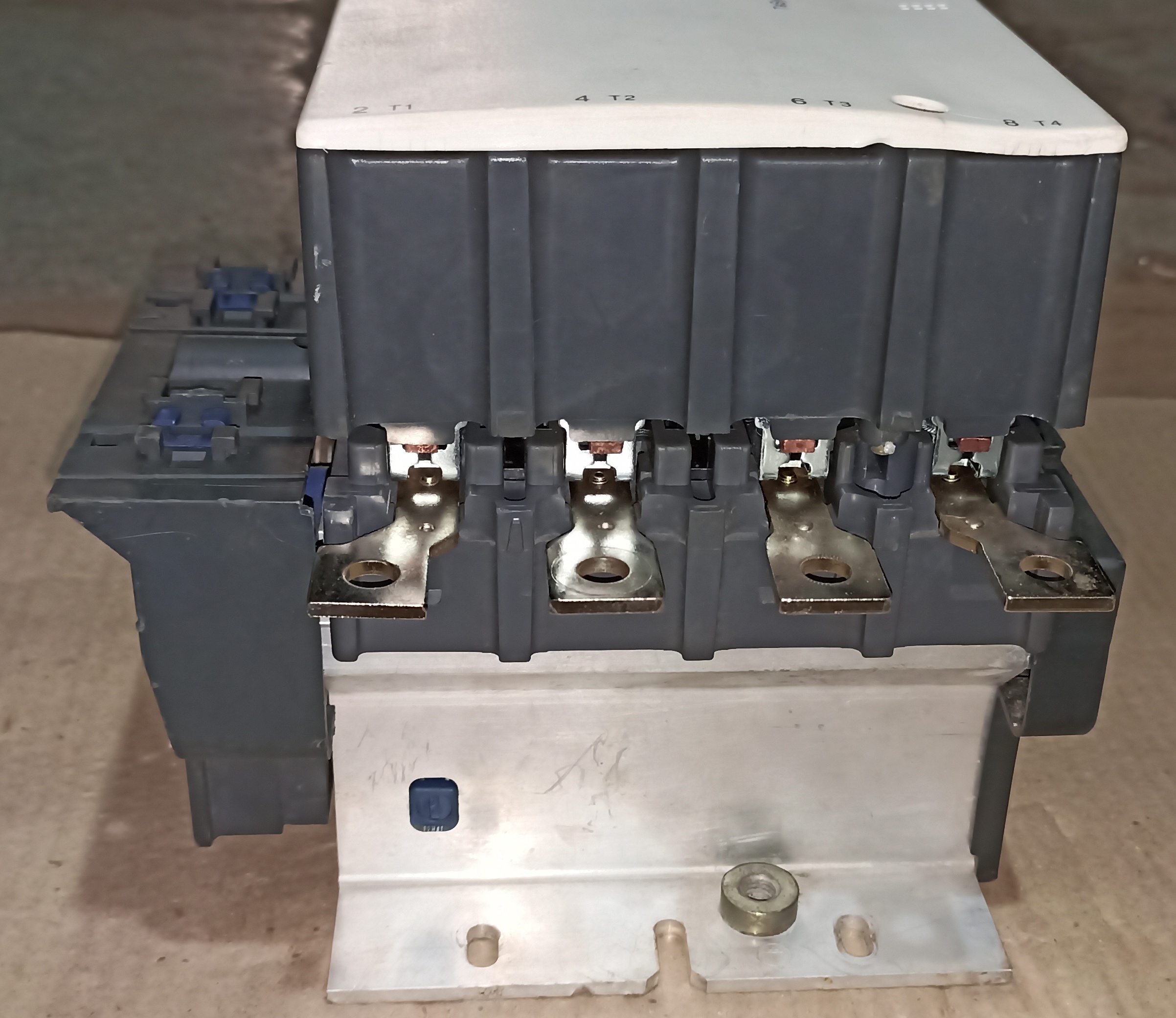 SCHNEIDER LC1F 150 - 4 POLE CONTACTOR