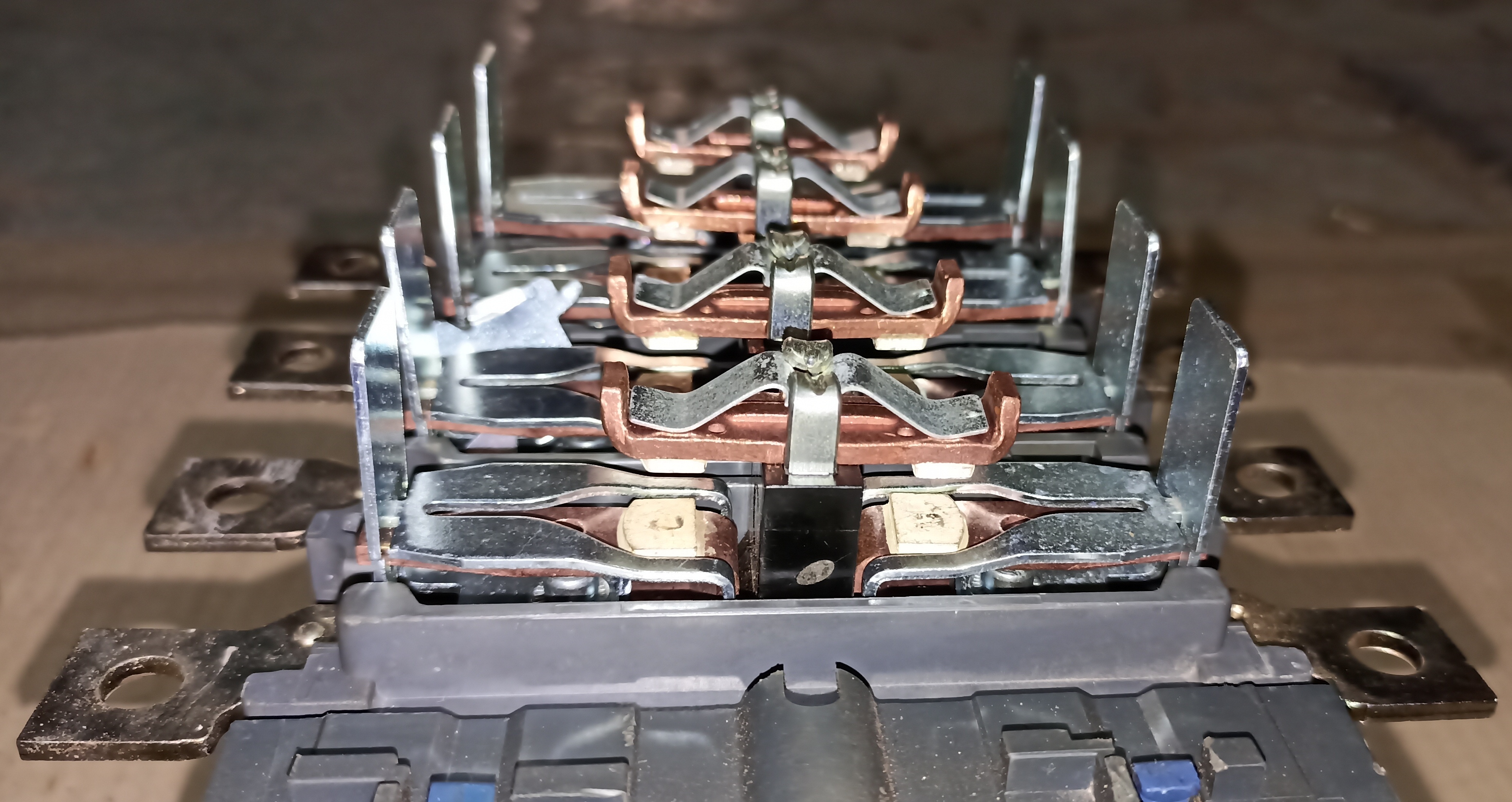 SCHNEIDER LC1F 150 - 4 POLE CONTACTOR