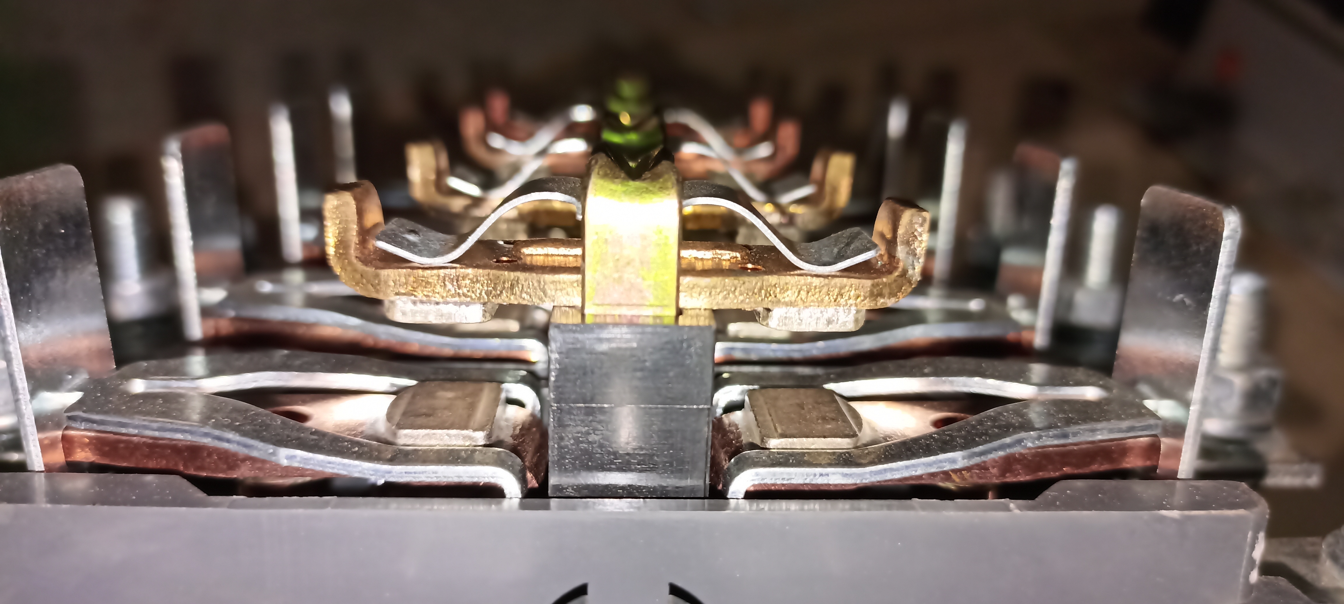 SCHNEIDER LC1F 225 - 4 POLE CONTACTOR