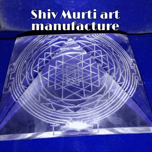 Easy To Clean Crystal Spastic Pyramid Sri Chakra Yantra