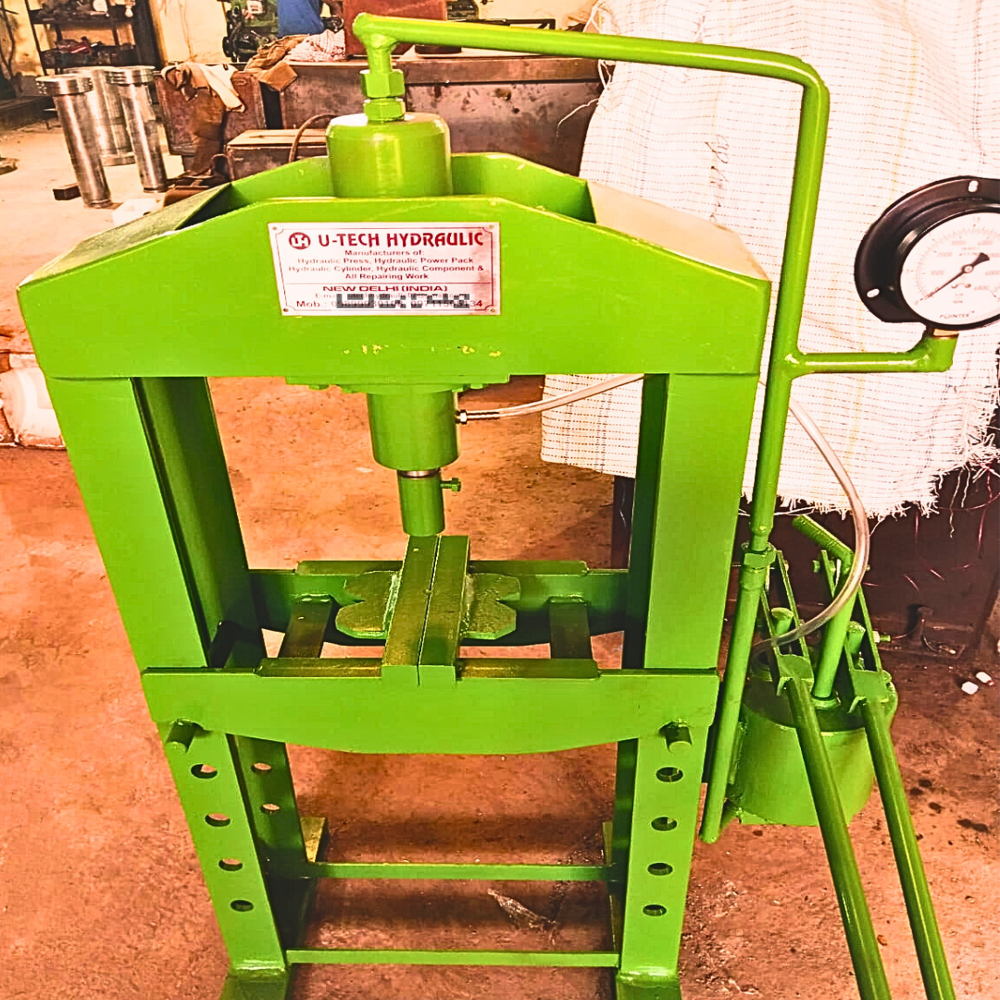 Hand Operated Hydraulic Press Machine - Size: Different Sizes Available