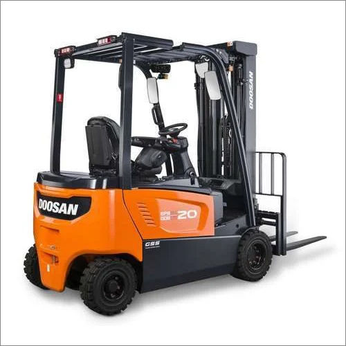 Doosan Forklift Application: Outdoor Yard