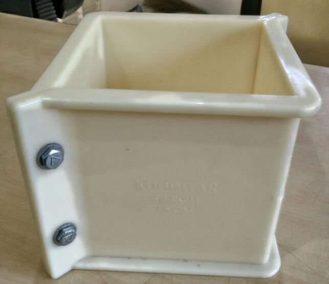 15cm Cube Mould - Abs Material, 15x15x15 Cm, Cream Color | Rubber Stopper, Industrial Usage, 1.15 Kg Weight