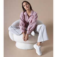 पिंक जैकेट और ट्राउज़र सेट