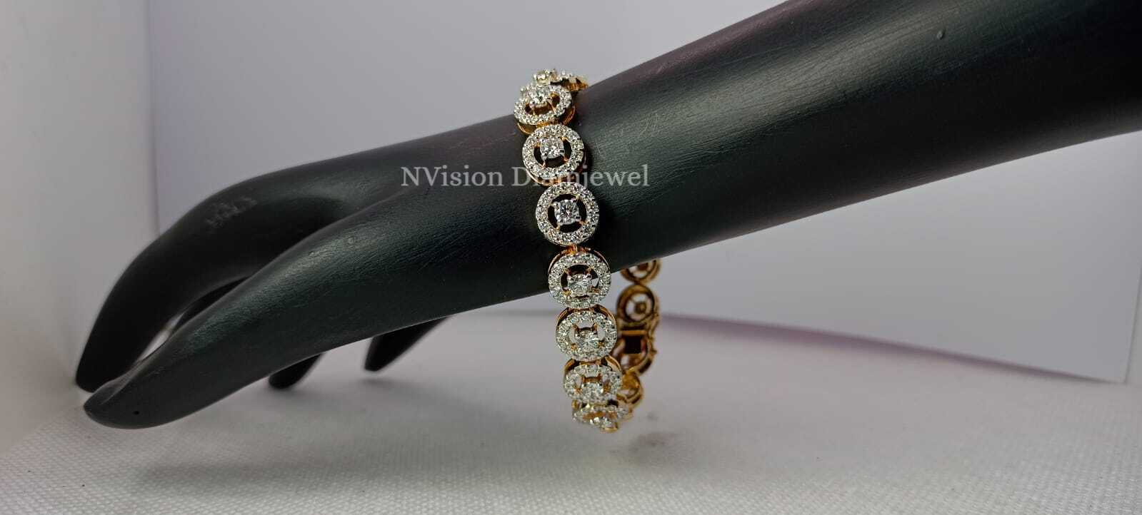 Round Solitaire And Small Diamond Yellow Gold Bracelet