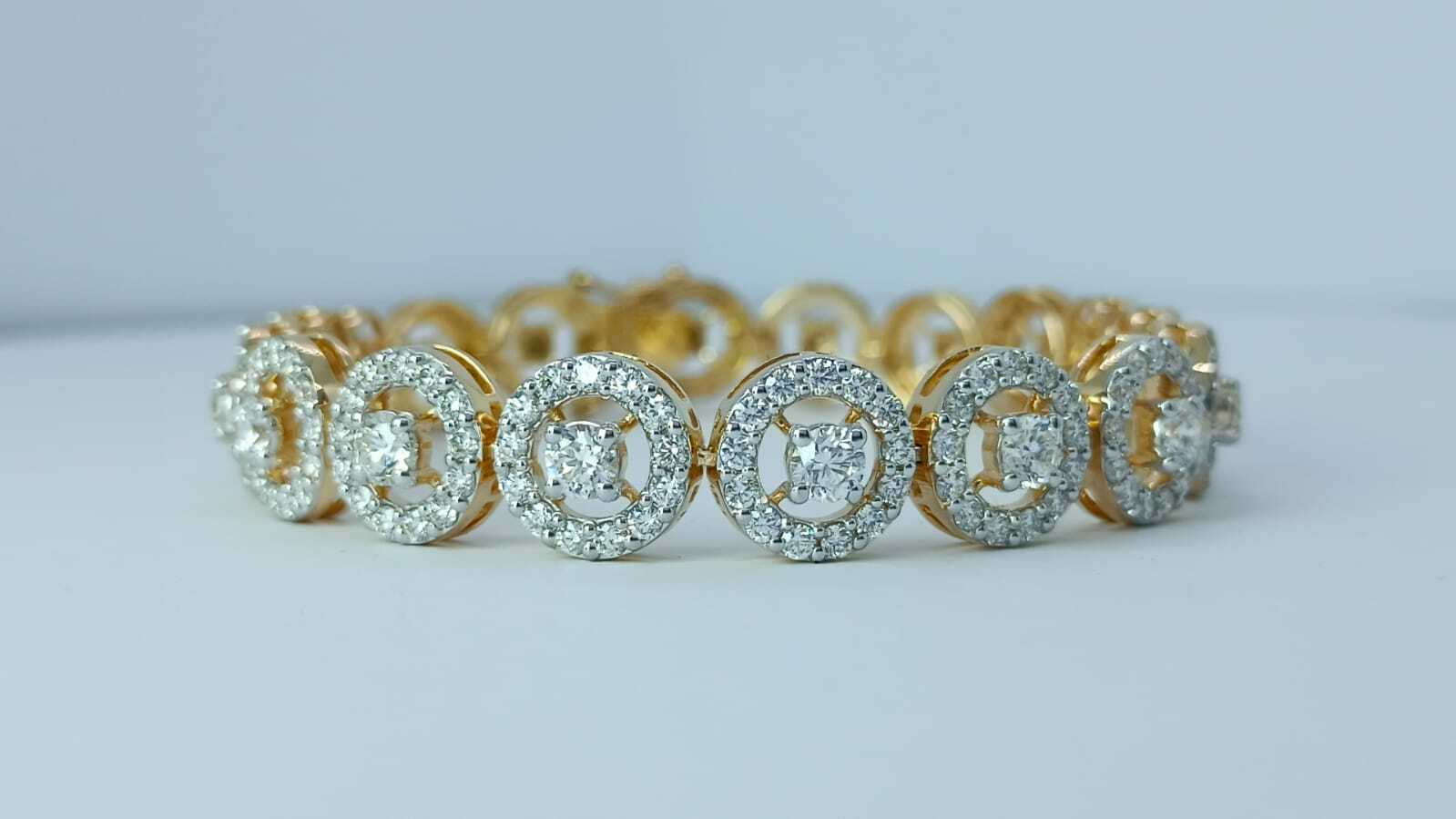 Round Solitaire And Small Diamond Yellow Gold Bracelet