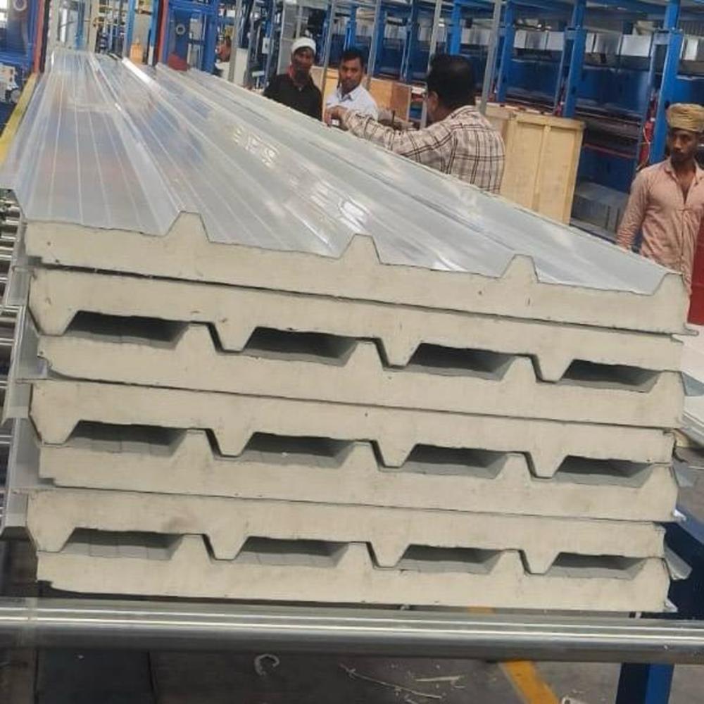 Puf Insulated Roofing Panel - Pattern: Plain