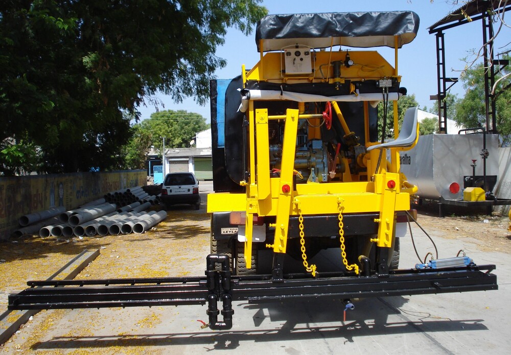 Truck Mounted Bitumen Sprayer (Bpd) - Automatic Grade: Automatic