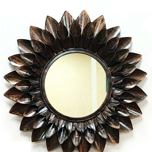 Decorative Metal sun con Wall Mirror