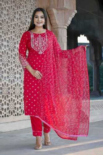 Embroidery kurti set