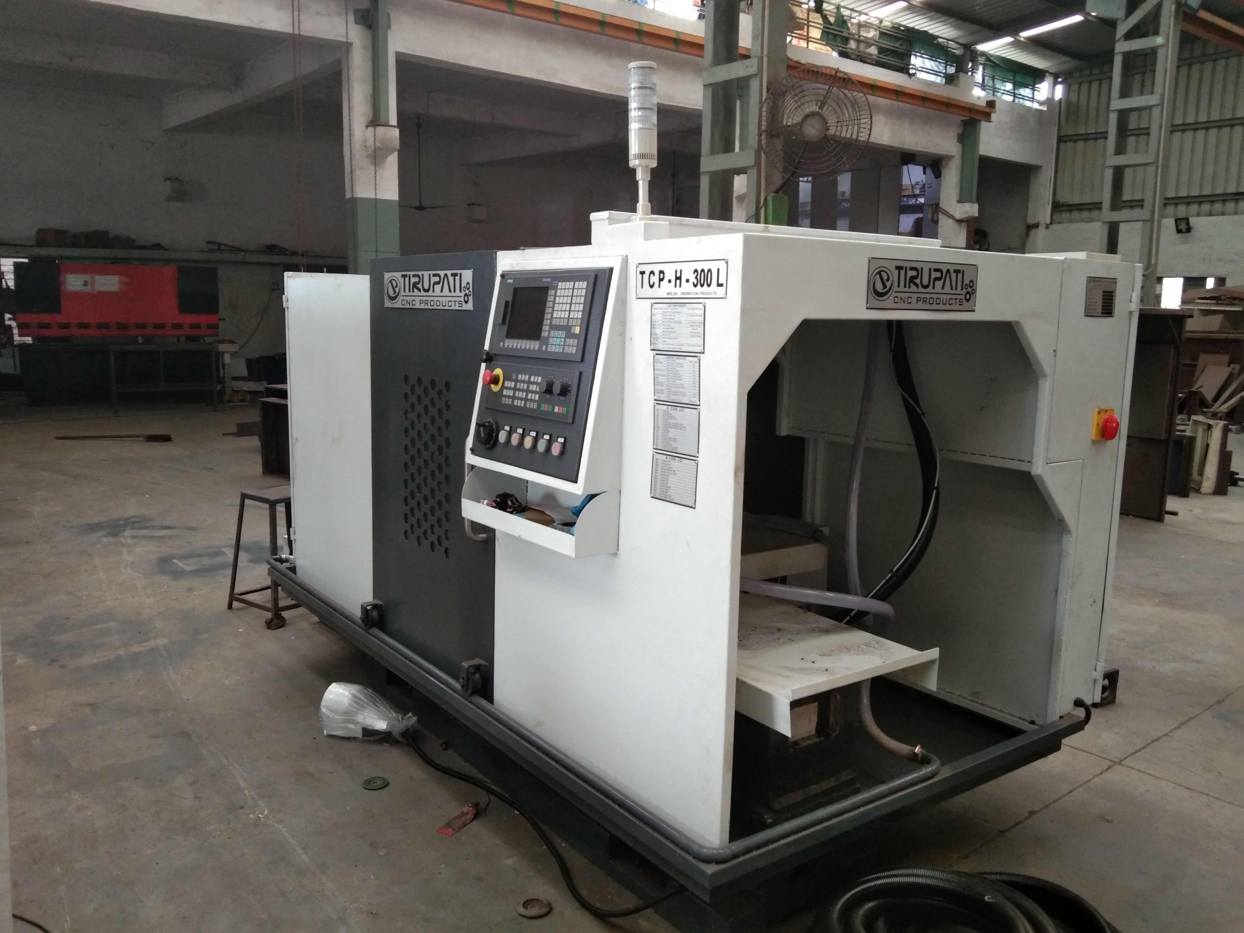 HEAVY DUTY CNC LATHE MACHINE - TCP H-300L-3000