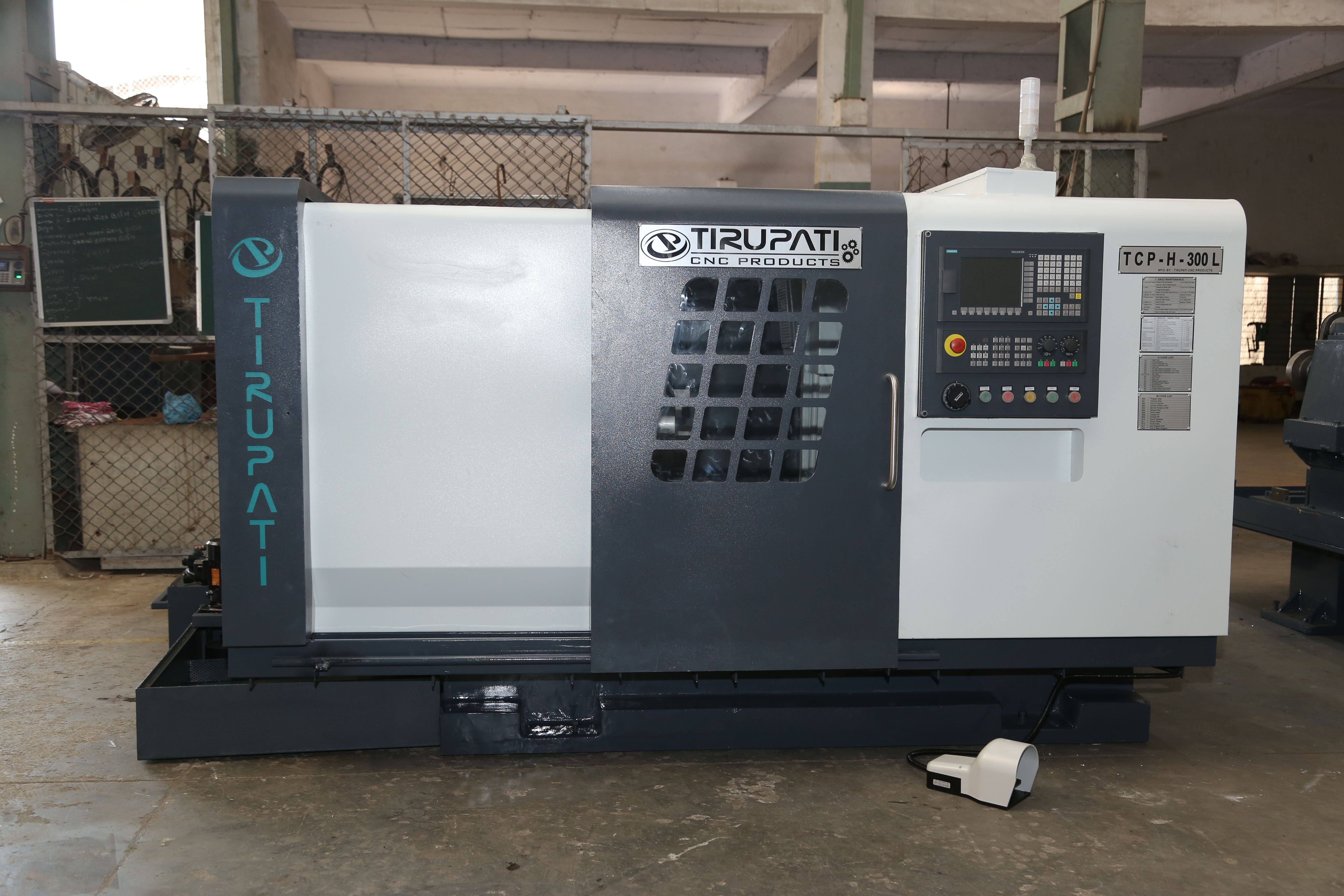 HEAVY DUTY CNC LATHE MACHINE - TCP H-300L-3000