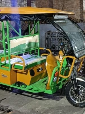 Electric Rickshaw Gross Weight: 450 Ton/Tons