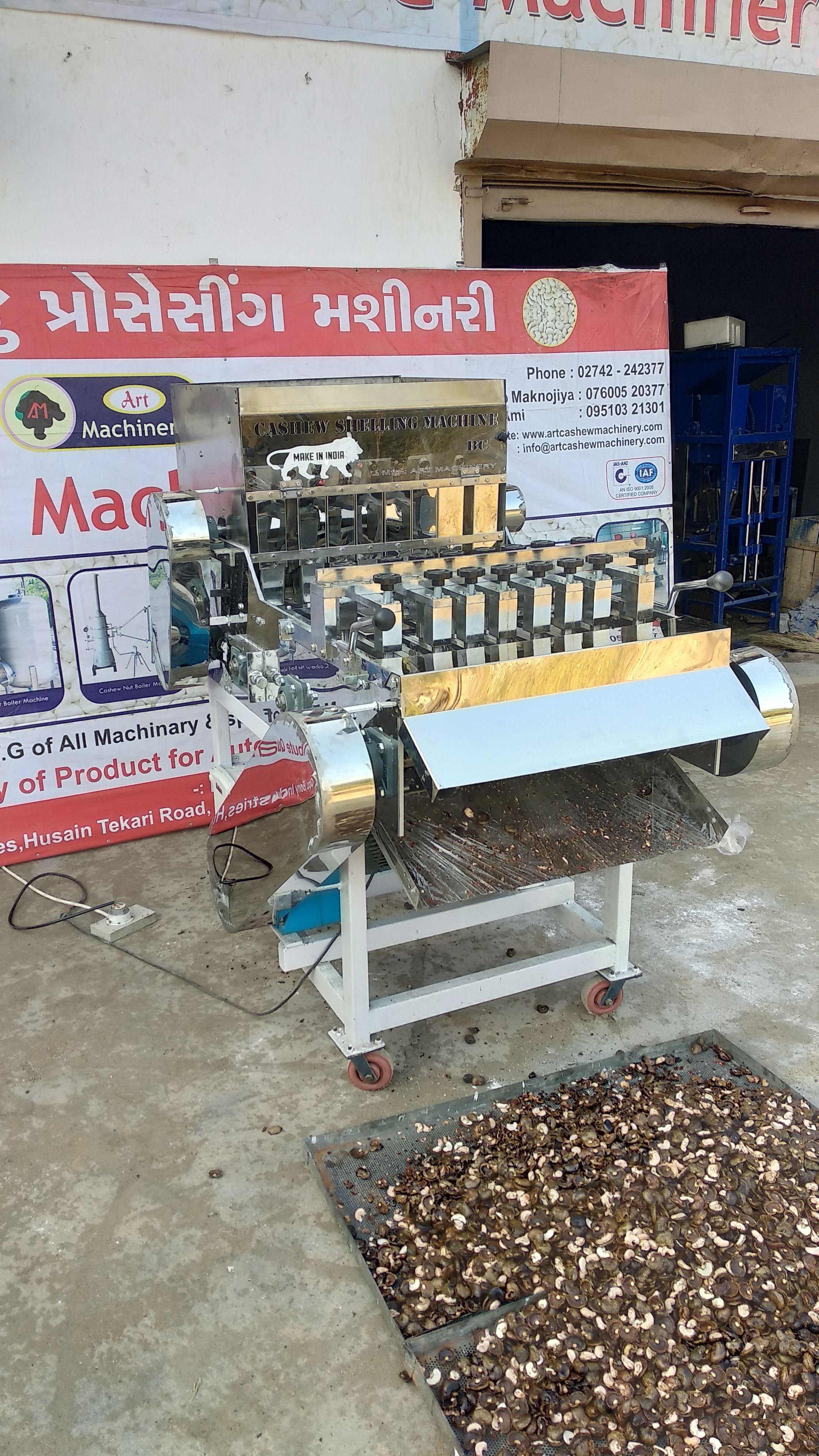 8 - CUTTER AUTOMATIC HORIZONTAL CASHEW SHELLING MACHINE