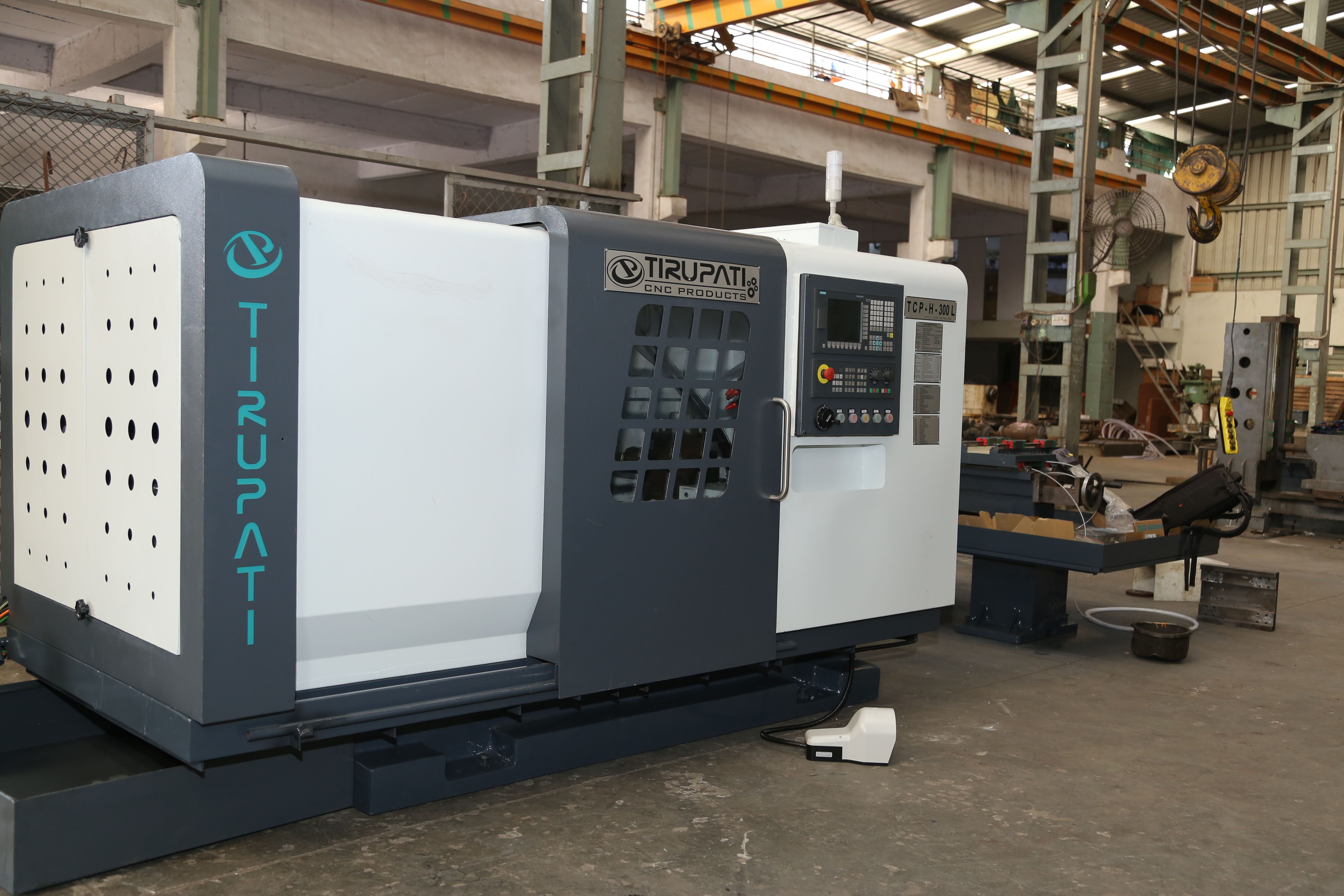 HEAVY DUTY CNC LATHE MACHINE - TCP H-300L-2500