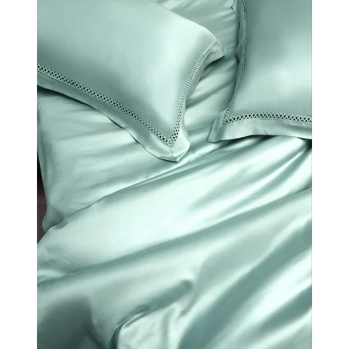 Bed Cover With 2 Pillow Covers