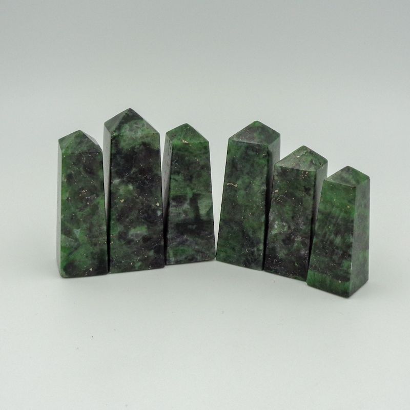 Chrome Diopside Tower Obelisk