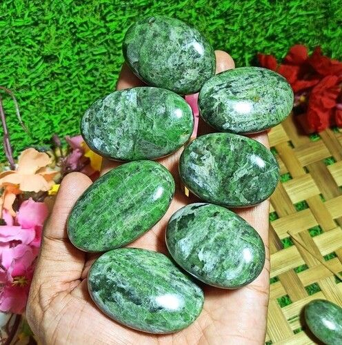 Chrome Diopside Palmstone