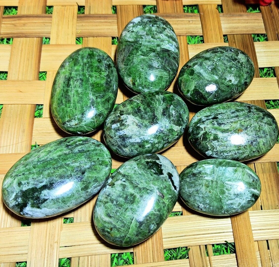 Chrome Diopside Palmstone