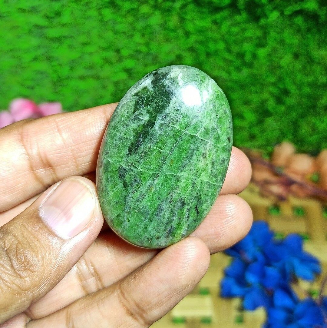 Chrome Diopside Palmstone