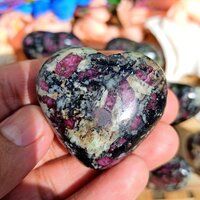 Eudialyte Standy Hearts