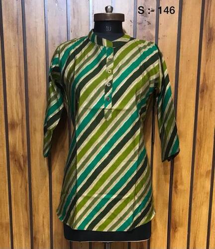 stand patti short top