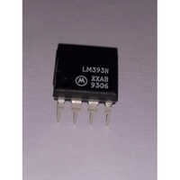 LM393N Analog Comparators IC