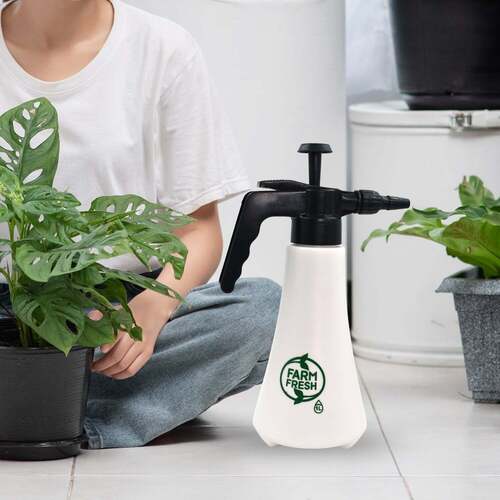 1 LITRE GARDEN SPRAYER USED IN ALL KINDS OF GARDEN AND PARK FOR SPRINKLING AND SHOWERING PURPOSES (9023)